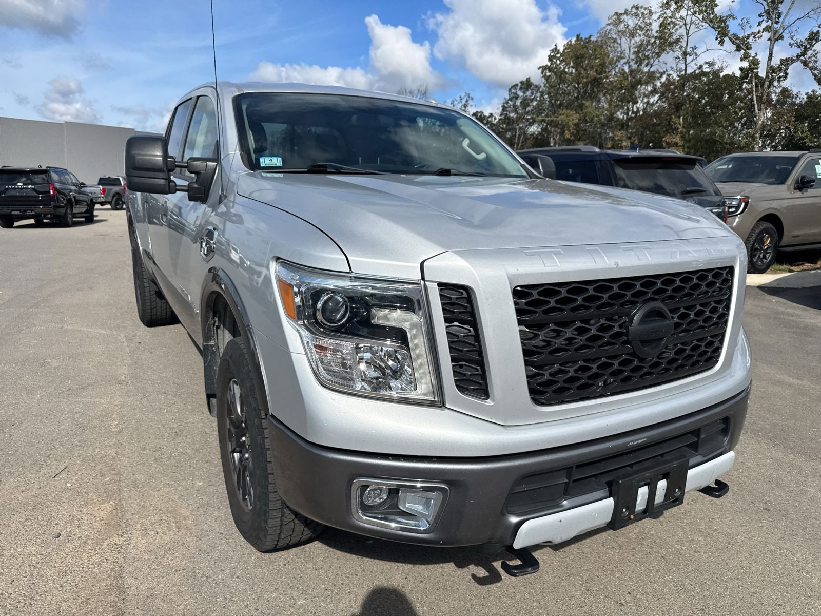 2018 Nissan Titan XD PRO-4X photo 3