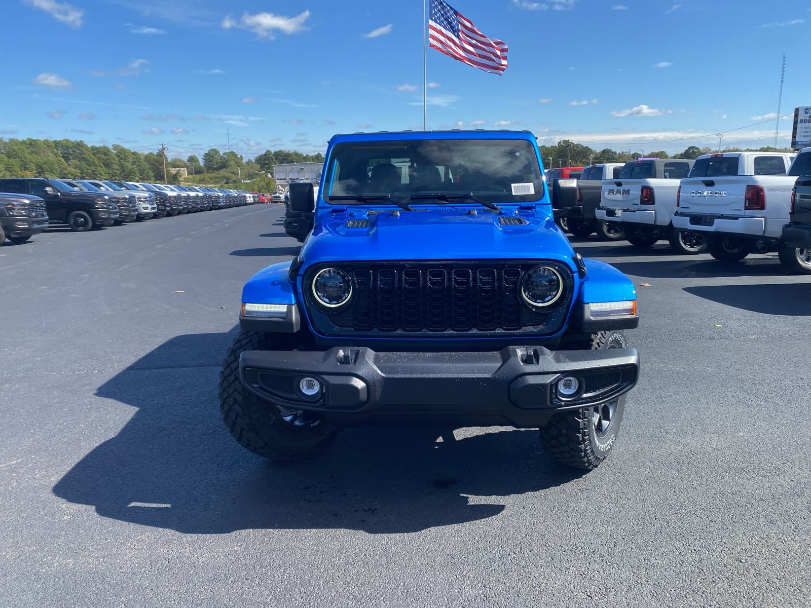 Used 2027 Jeep Gladiator Willys with VIN 1C6PJTAG8VL555493 for sale in Little Rock