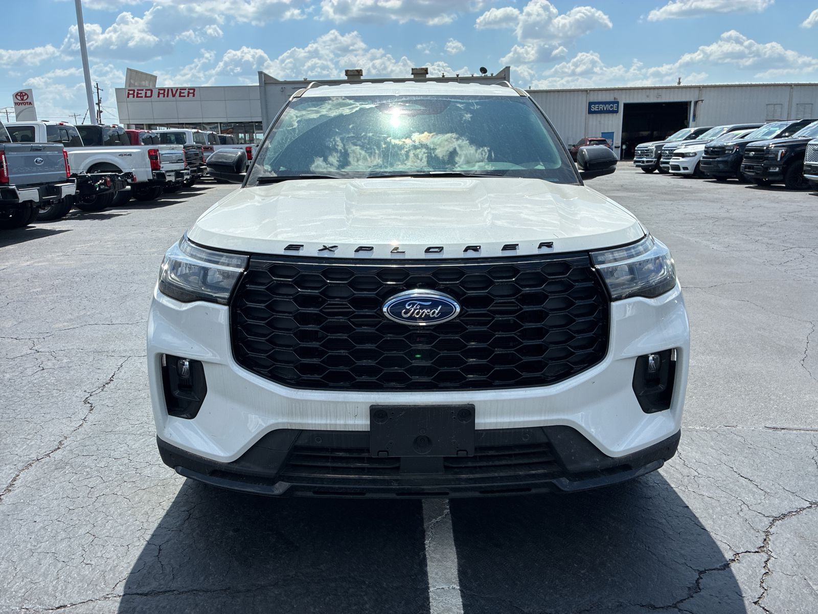 2026 Ford Explorer ST-Line photo 2