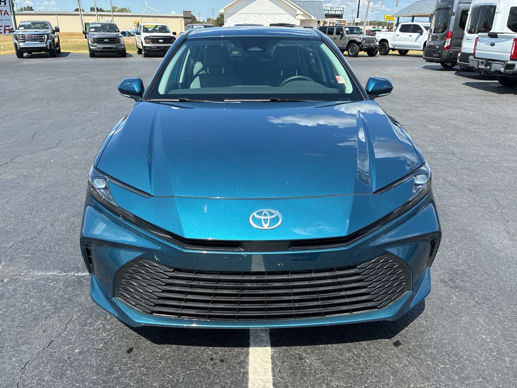 2026 Toyota Camry Hybrid LE photo 2