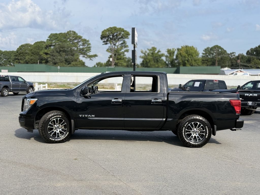 2021 Nissan Titan SV photo 4