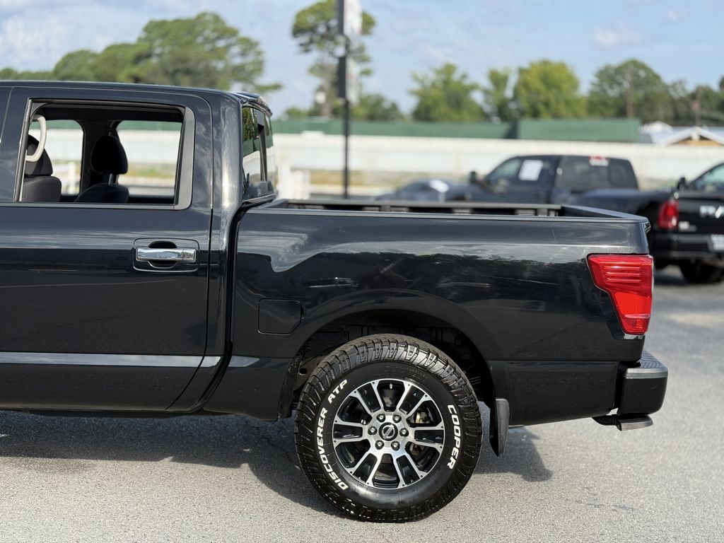 2021 Nissan Titan SV photo 6