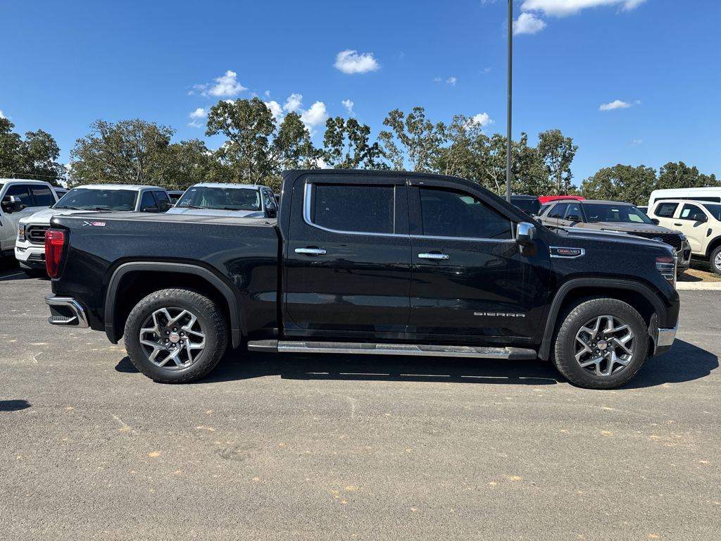 2024 GMC Sierra SLT photo 4