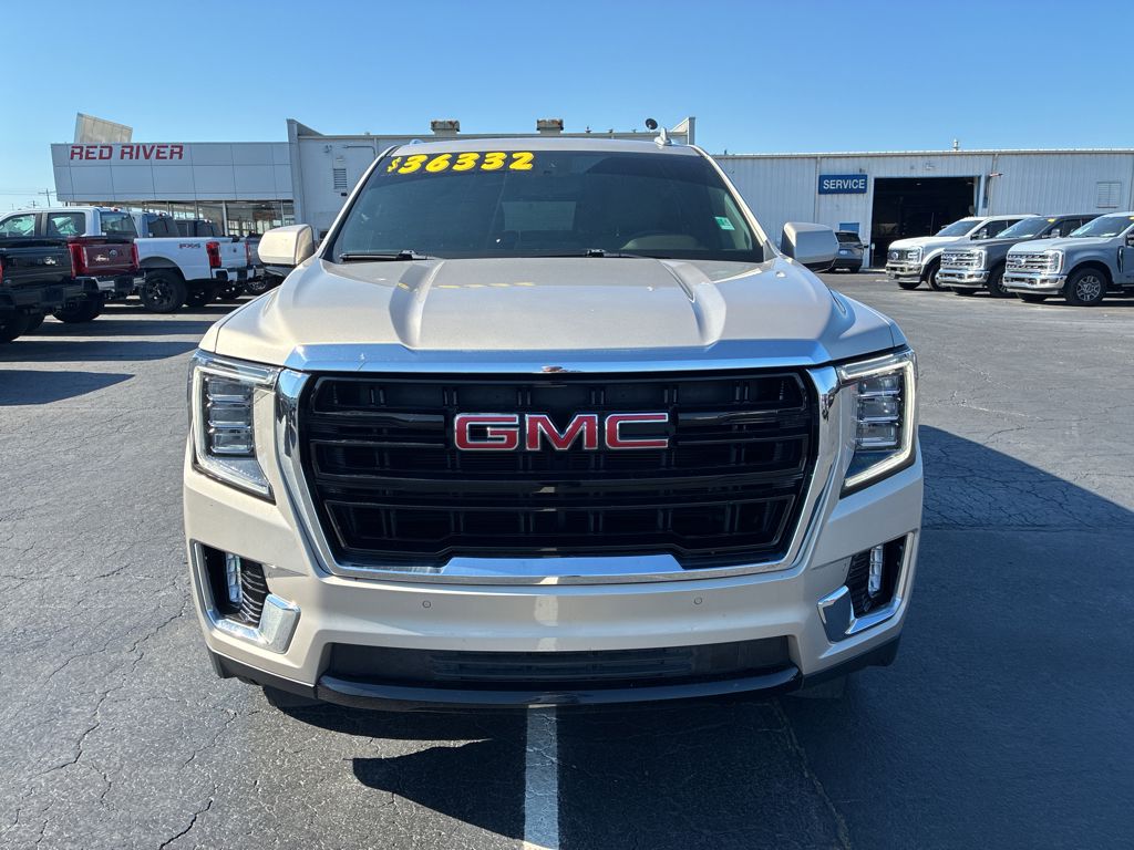 2023 GMC Yukon SLE photo 2
