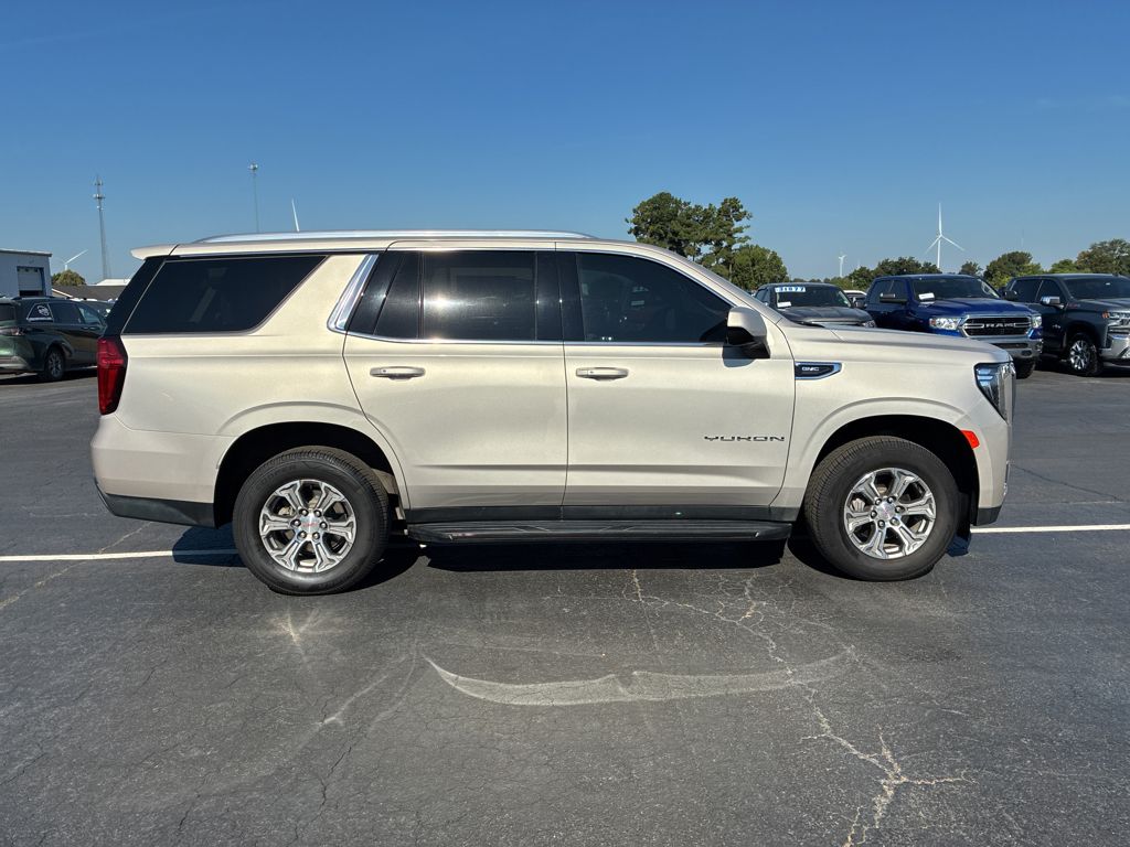 2023 GMC Yukon SLE photo 4