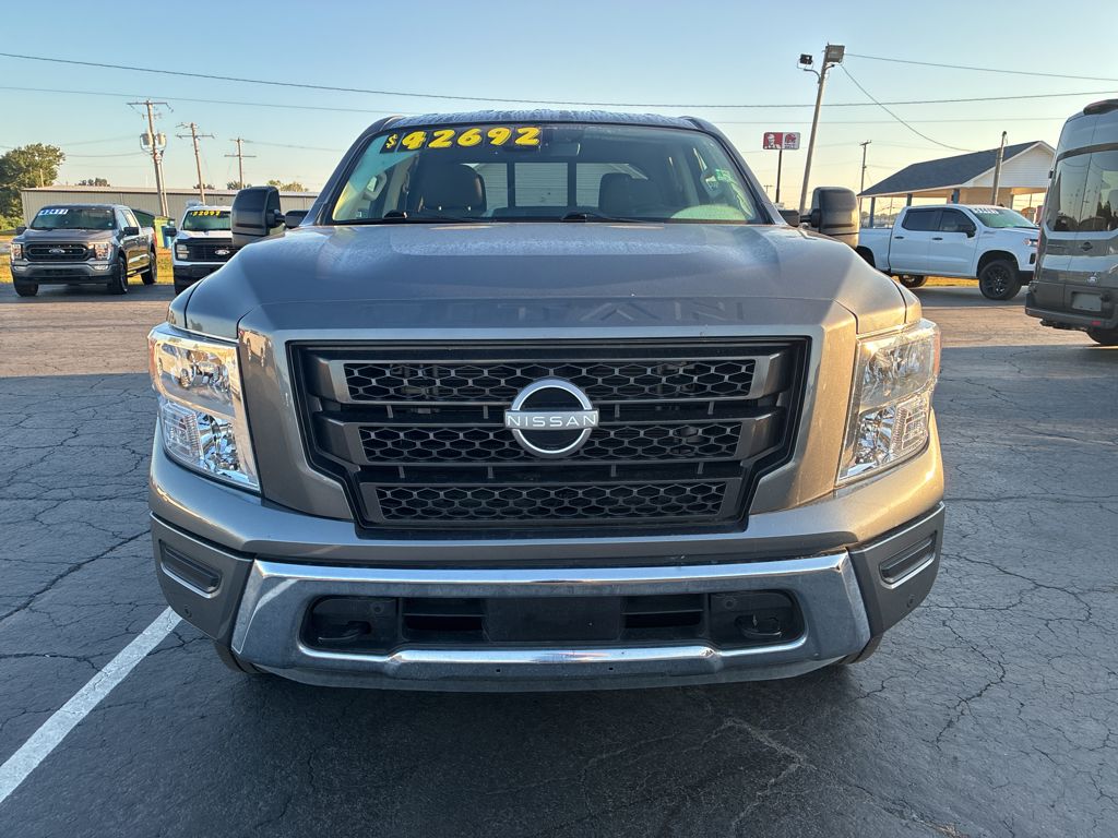 2024 Nissan Titan SV photo 2