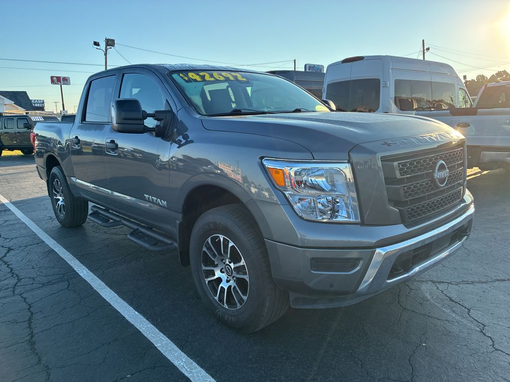 2024 Nissan Titan SV photo 3