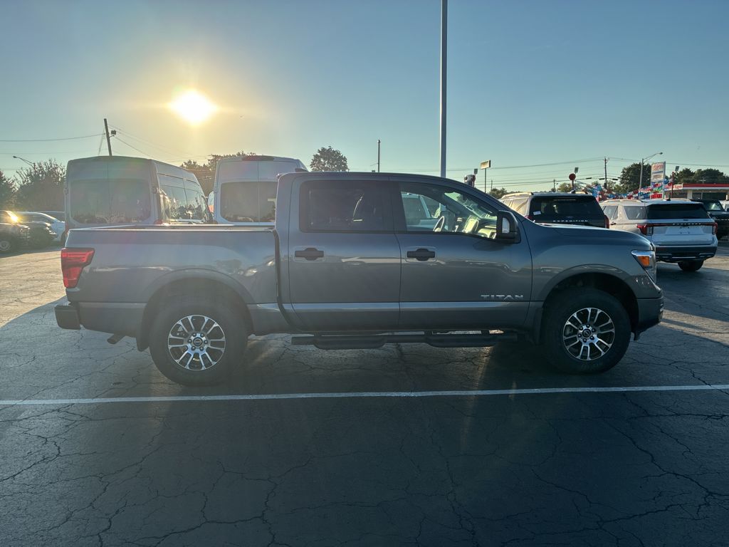 2024 Nissan Titan SV photo 4