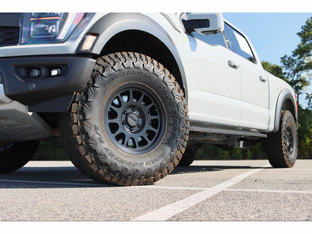 2023 Ford F-150 Raptor photo 4
