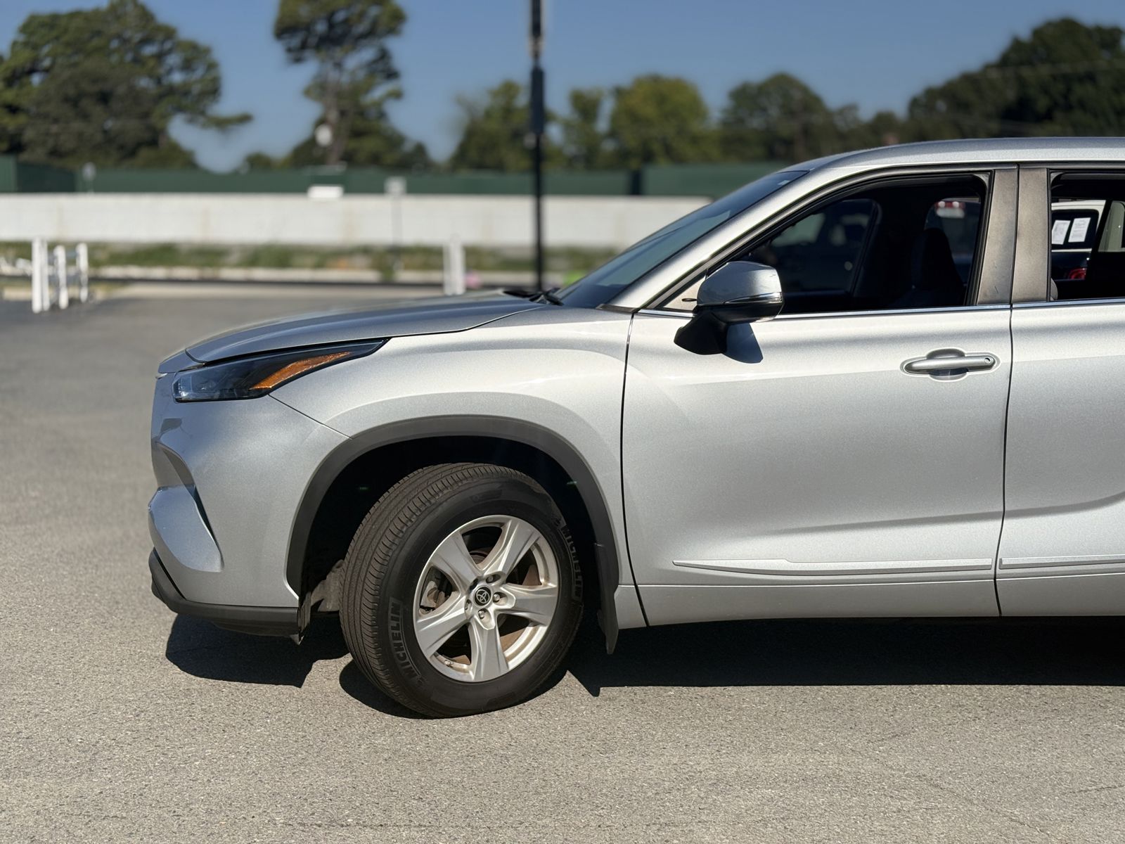 2023 Toyota Highlander L photo 5