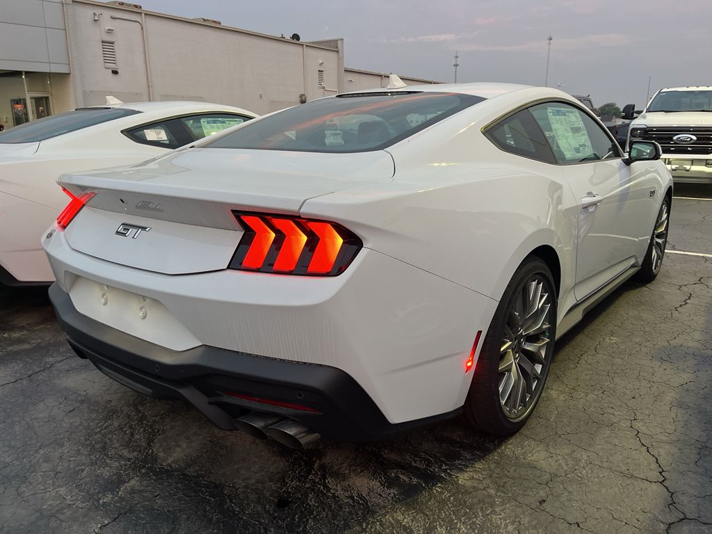 2026 Ford Mustang GT Premium photo 4