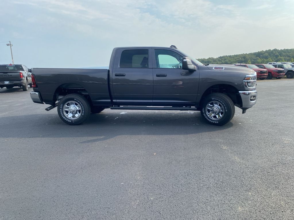 2026 Ram 2500 Tradesman photo 4