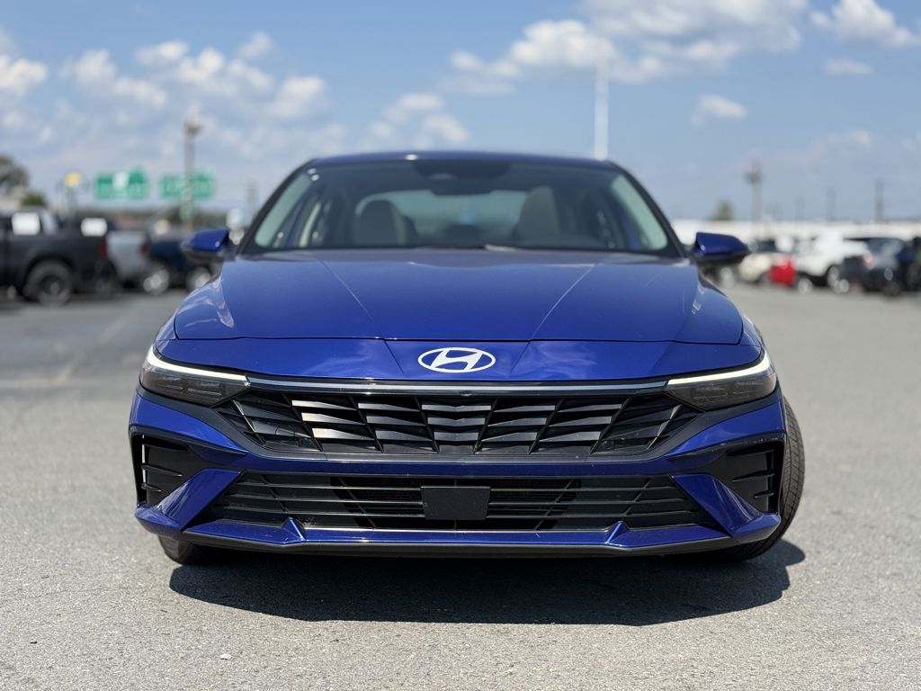 2025 Hyundai Elantra Limited photo 2