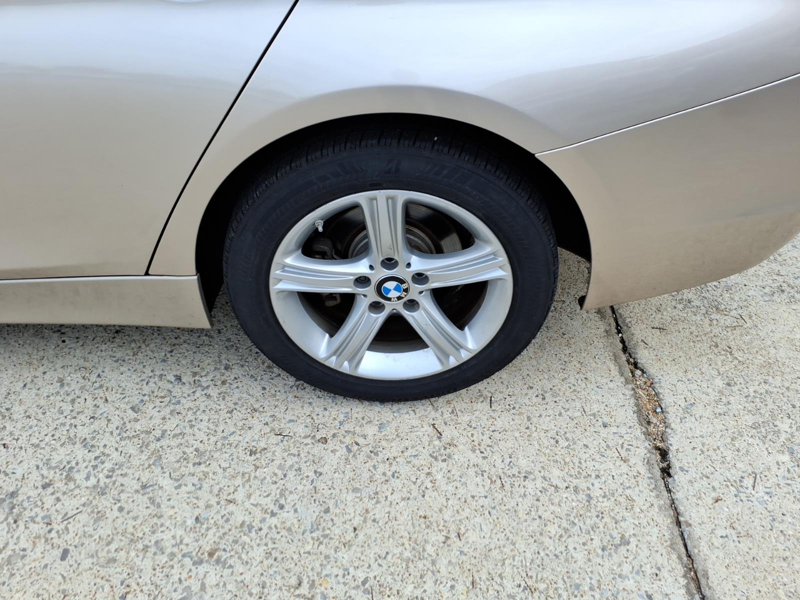 2013 BMW 3 Series 320i photo 5
