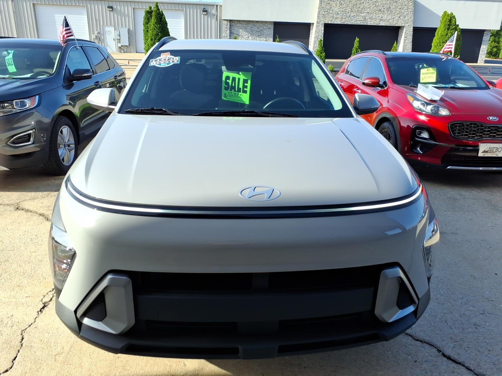 2025 Hyundai KONA SEL photo 2
