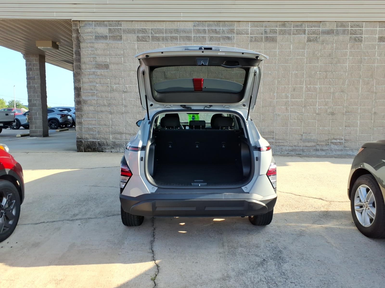 2025 Hyundai KONA SEL photo 6