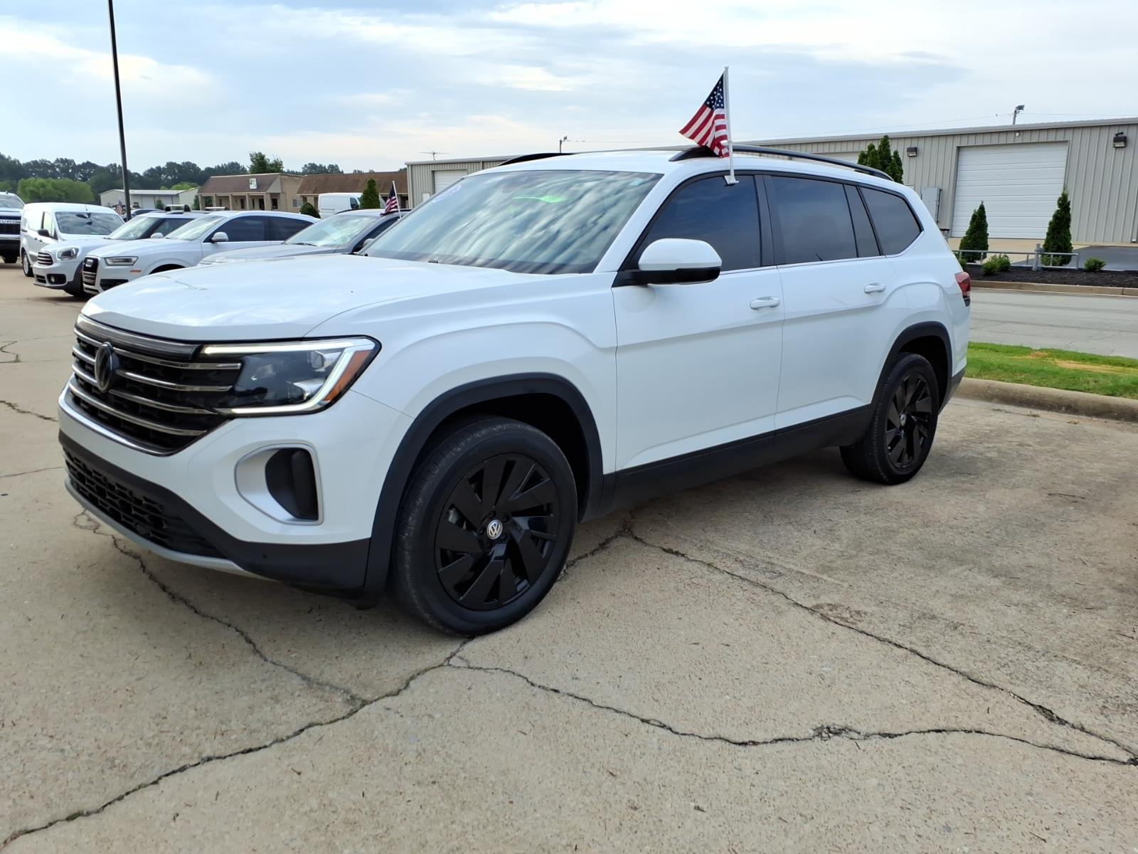 2024 Volkswagen Atlas SE photo 3