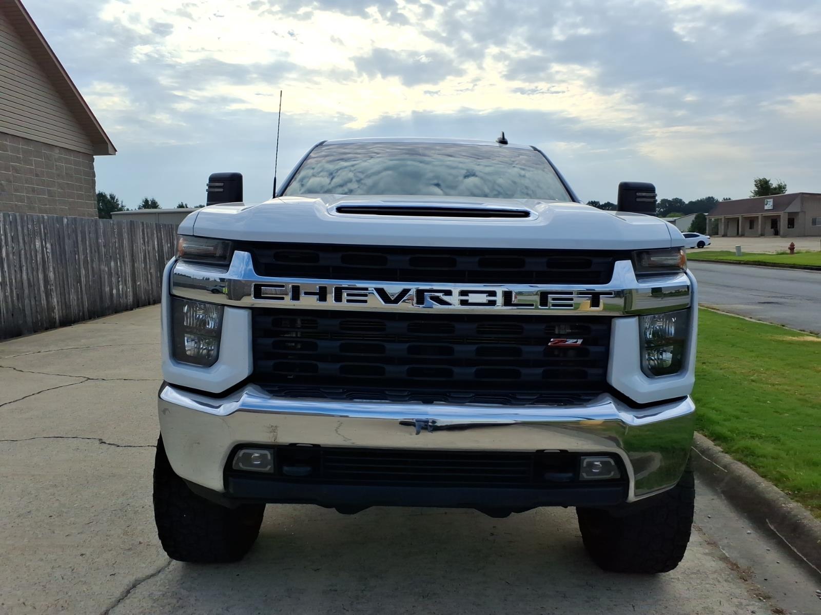 2020 Chevrolet Silverado 2500HD LT photo 2