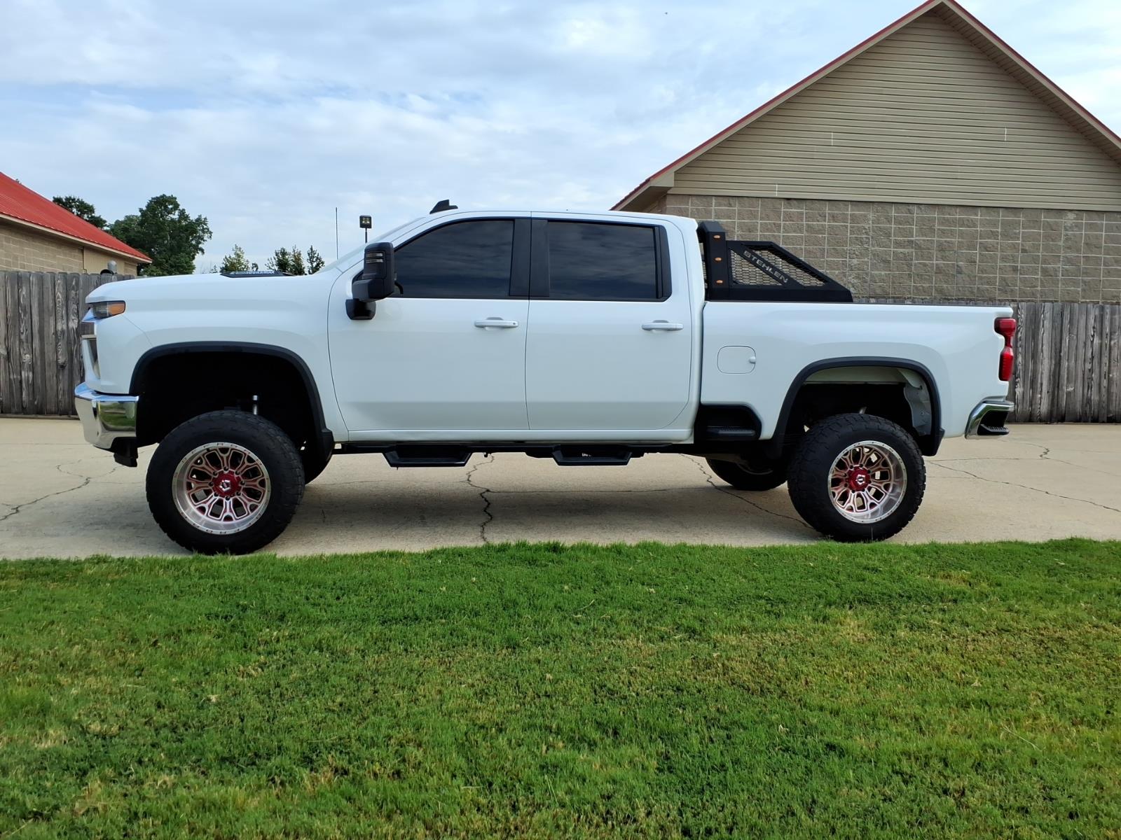 2020 Chevrolet Silverado 2500HD LT photo 3