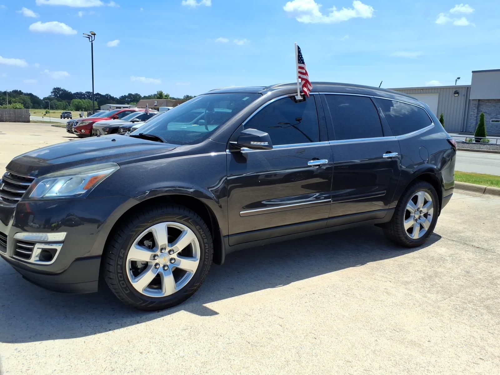 2017 Chevrolet Traverse Premier photo 3