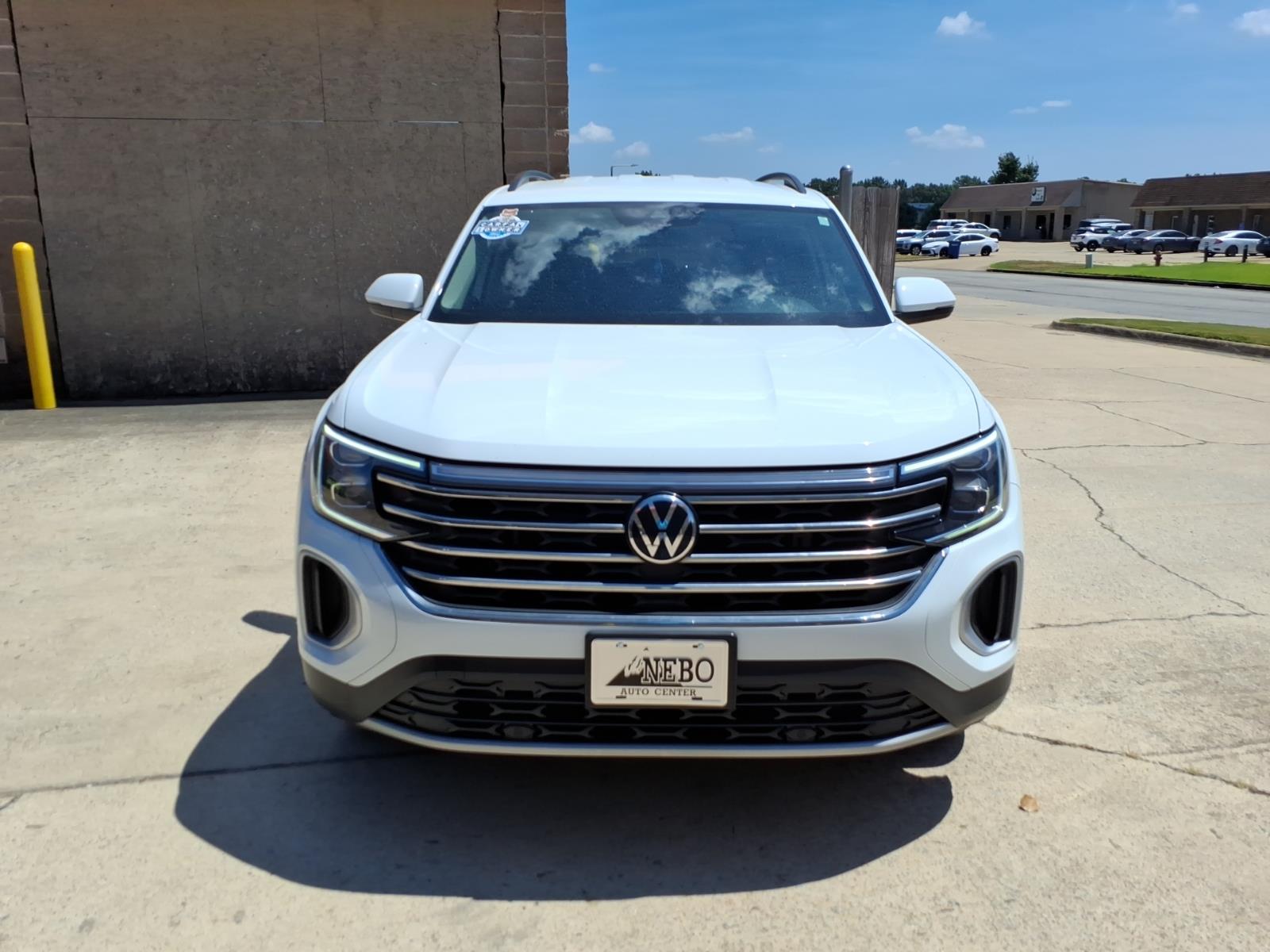 2024 Volkswagen Atlas SE 4Motion photo 2