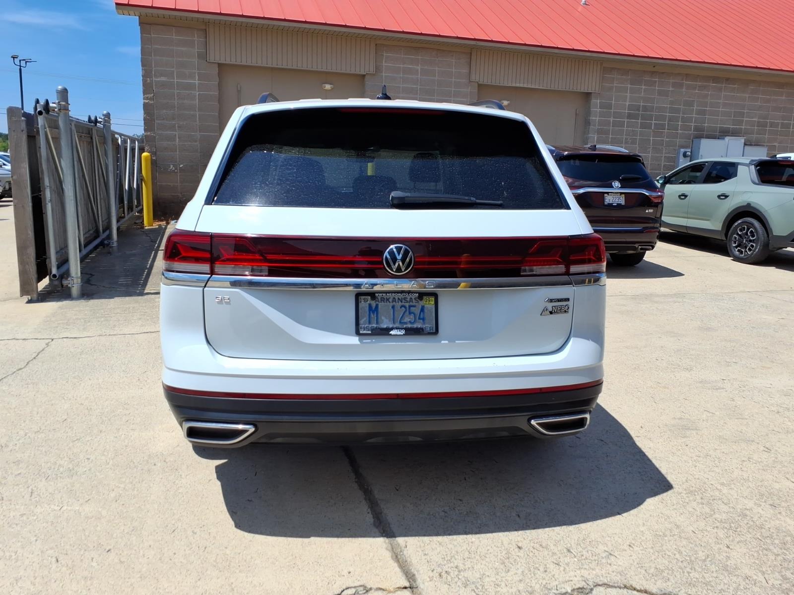 2024 Volkswagen Atlas SE 4Motion photo 4