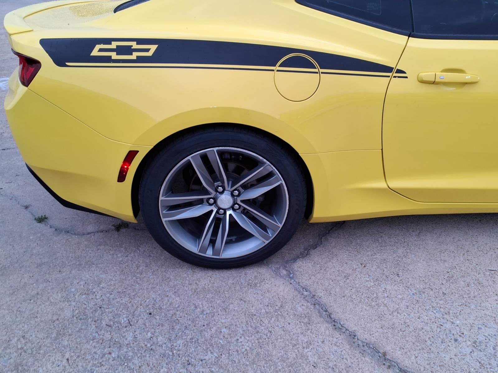 2016 Chevrolet Camaro LT photo 5
