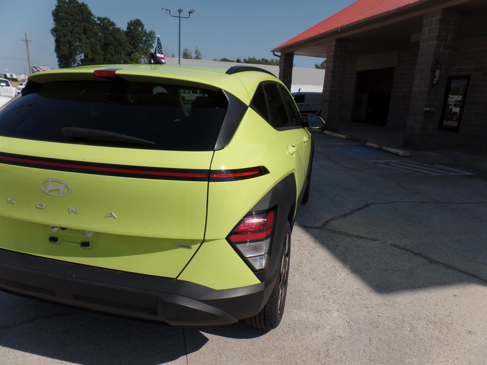 2025 Hyundai KONA SEL photo 5