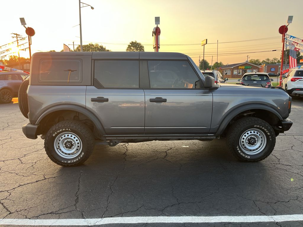 2022 Ford Bronco photo 4