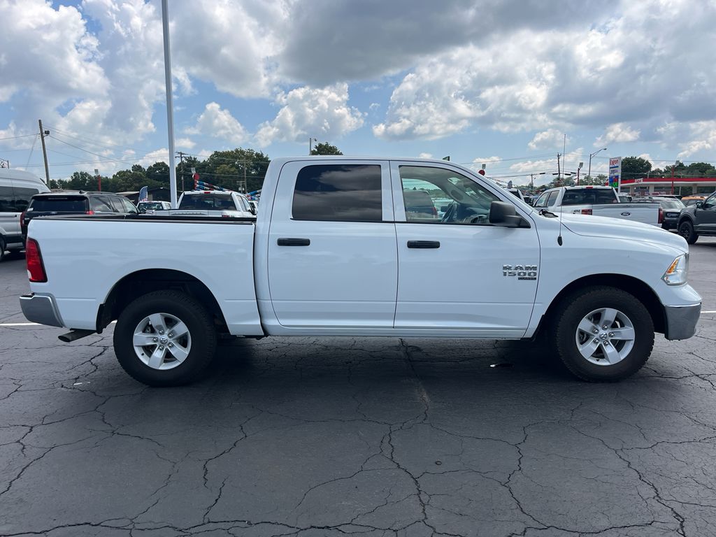 2022 Ram 1500 Classic SLT photo 4