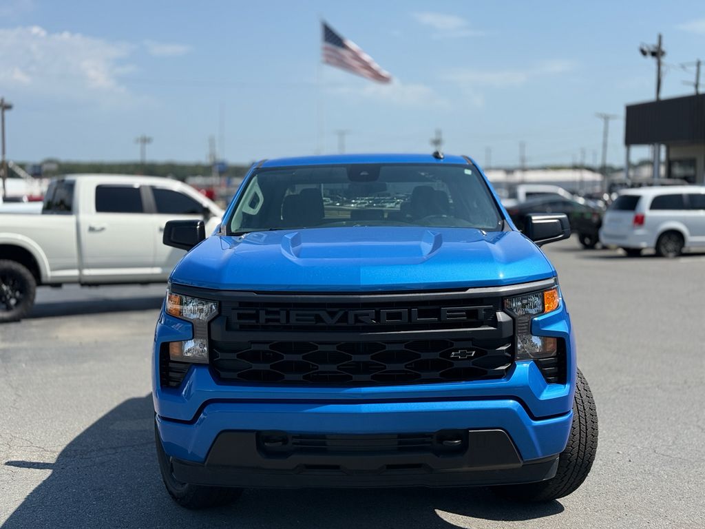 2025 Chevrolet Silverado Custom photo 2