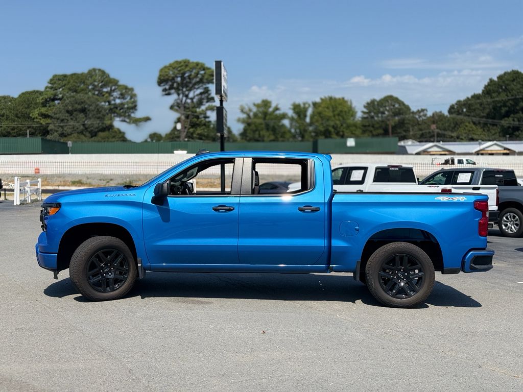 2025 Chevrolet Silverado Custom photo 4
