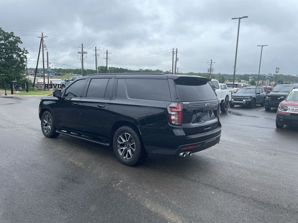 2023 Chevrolet Suburban Z71 photo 2