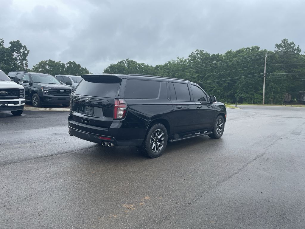 2023 Chevrolet Suburban Z71 photo 3