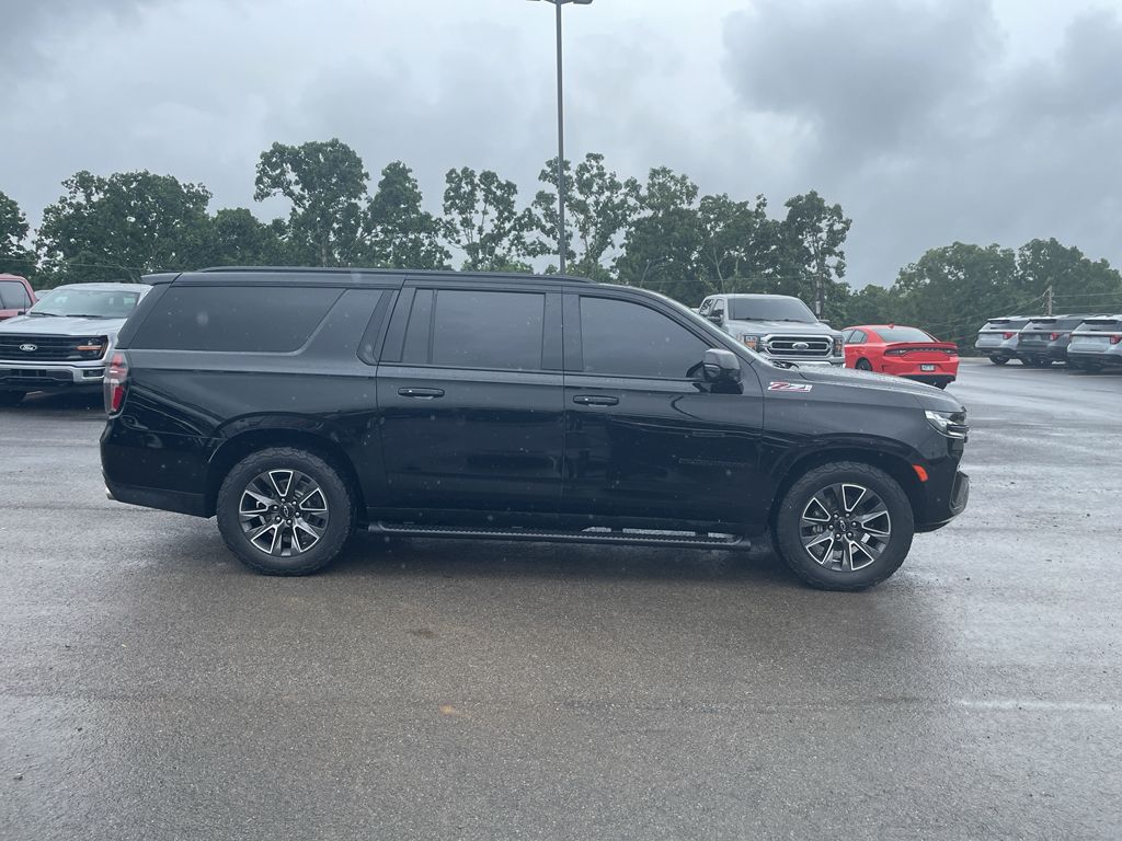 2023 Chevrolet Suburban Z71 photo 5