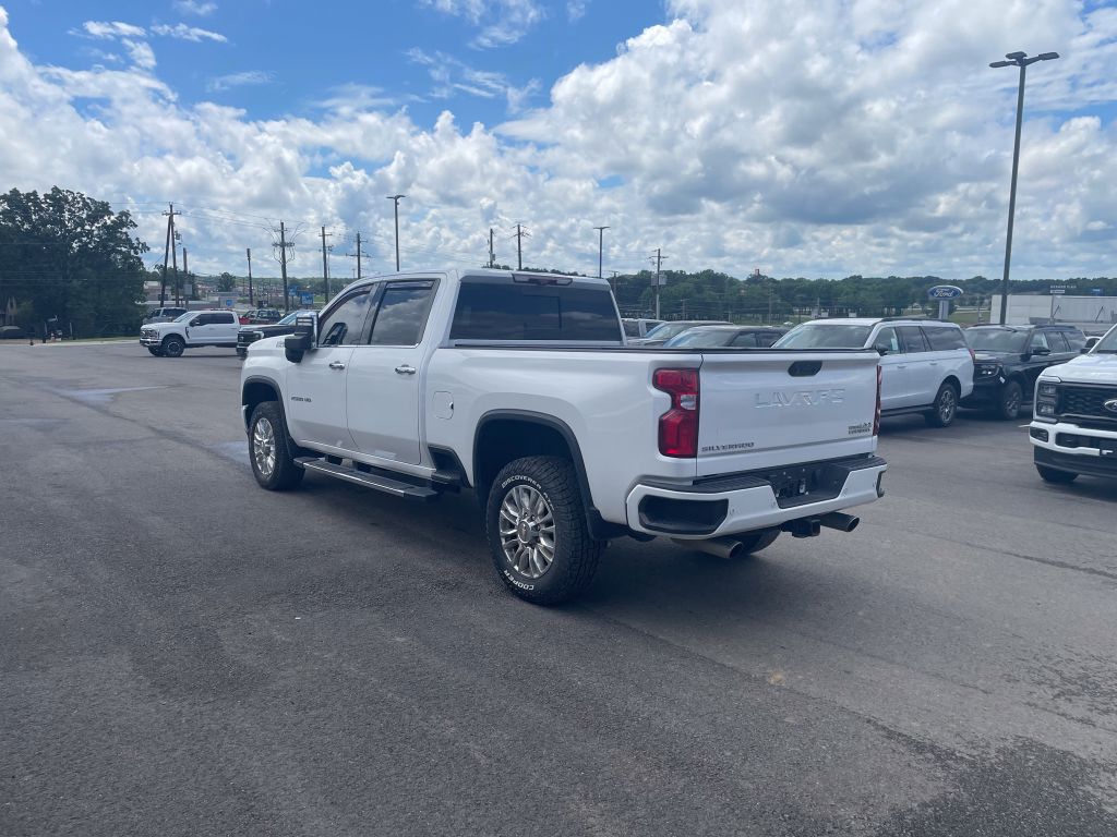 2022 Chevrolet Silverado High Country photo 2