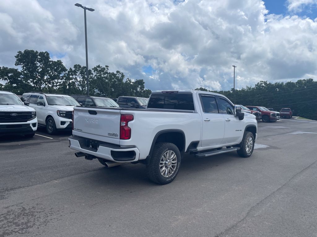 2022 Chevrolet Silverado High Country photo 3