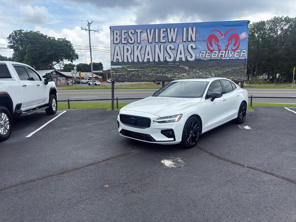 2024 Volvo S60 Plus Black Edition photo 1