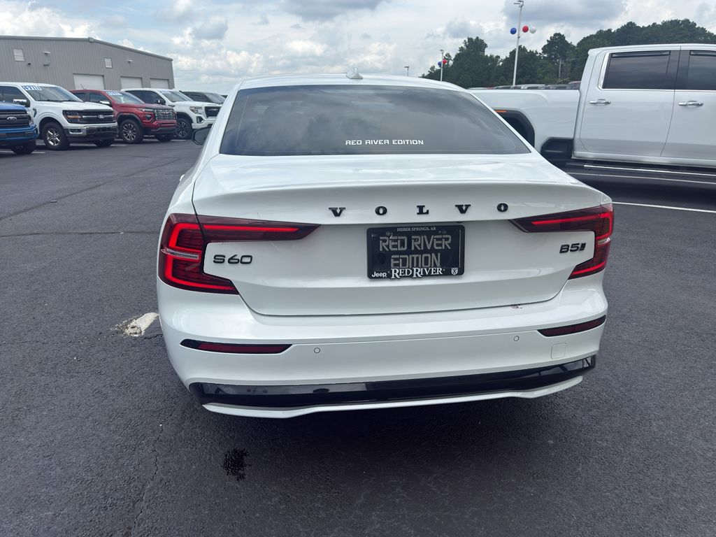 2024 Volvo S60 Plus Black Edition photo 5