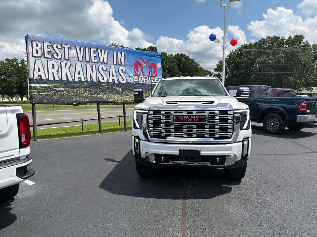 2024 GMC Sierra Denali photo 2