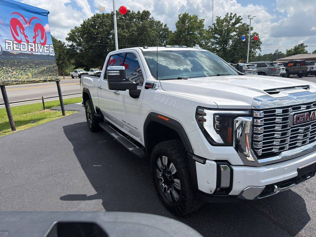 2024 GMC Sierra Denali photo 3
