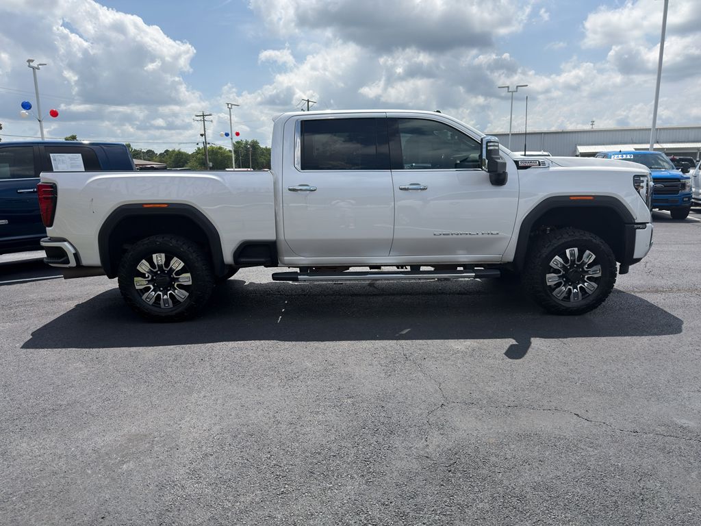 2024 GMC Sierra Denali photo 4