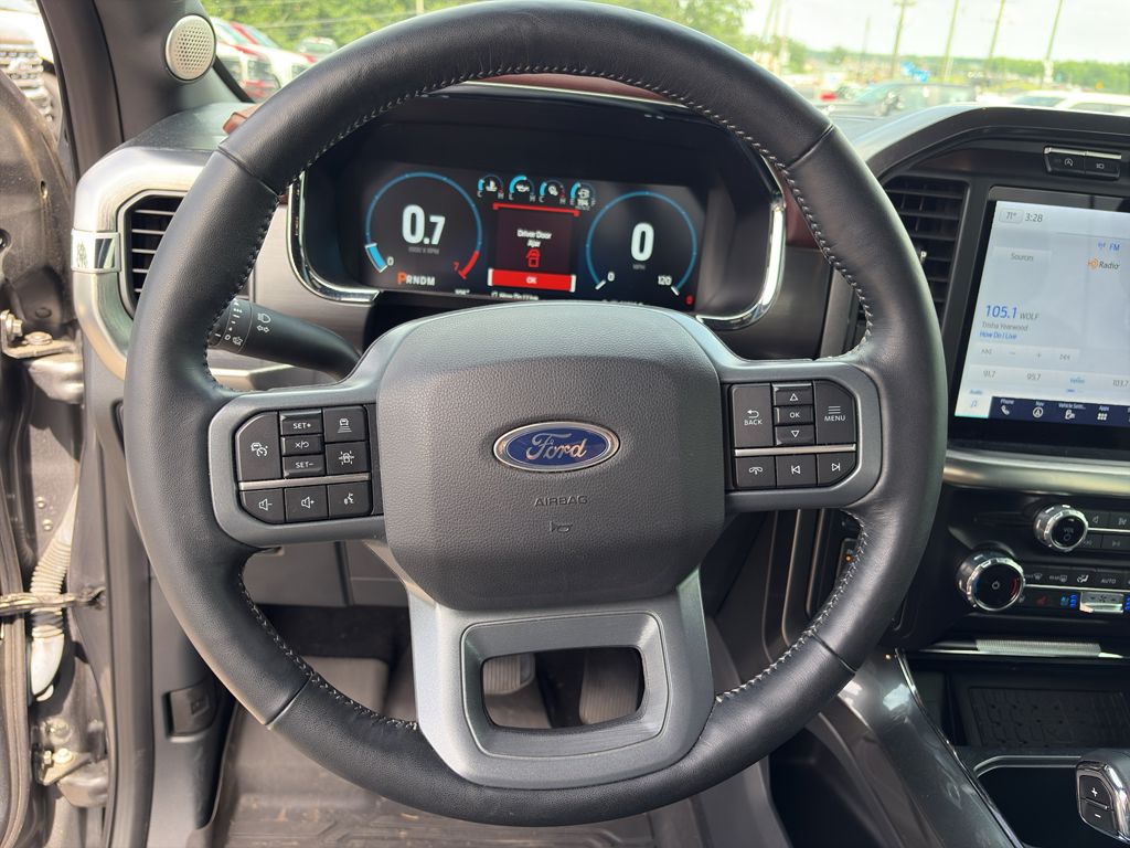 2023 Ford F-150 LARIAT photo 6