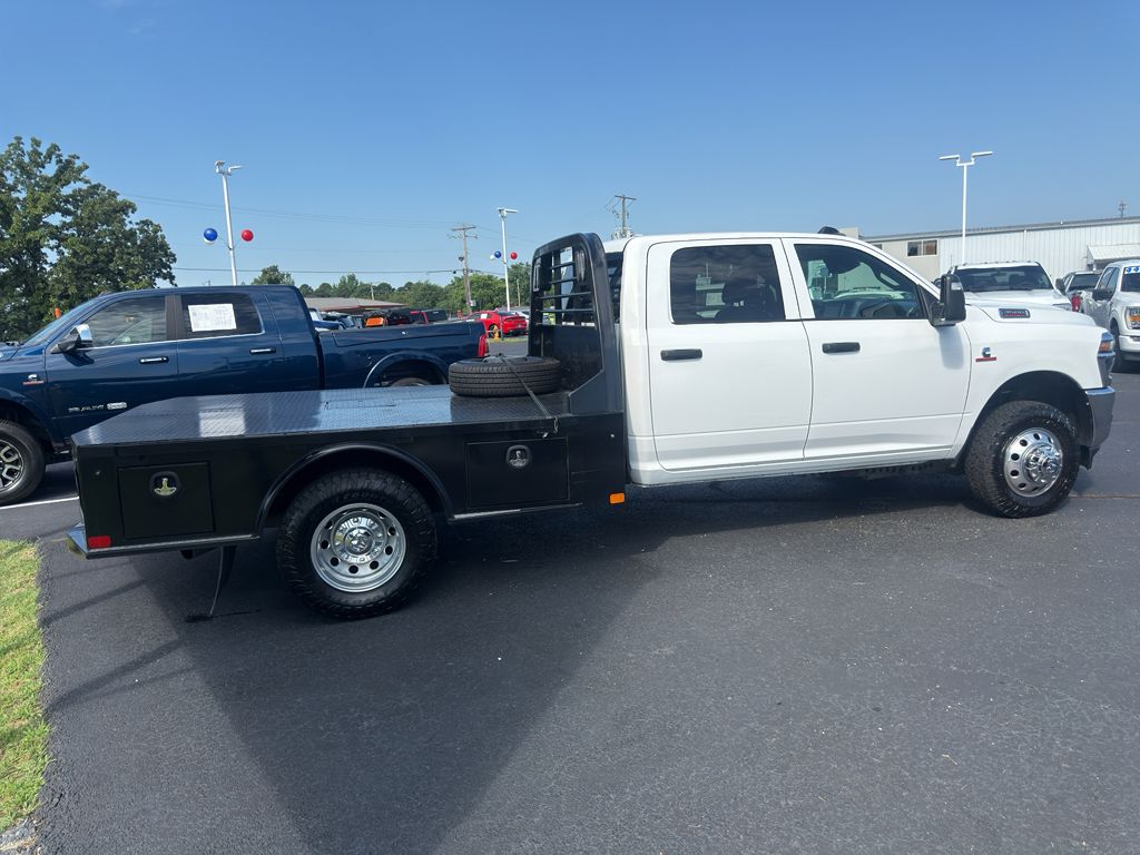 2025 Ram 3500 Chassis Tradesman photo 4