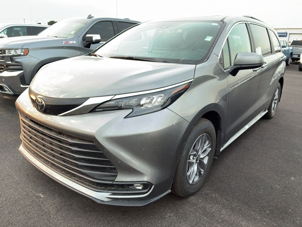 2026 Toyota Sienna XLE photo