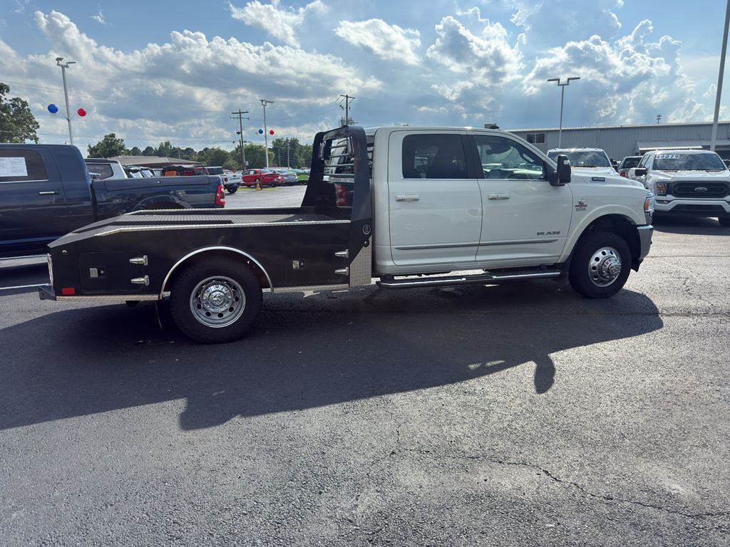2023 Ram 3500 Chassis Limited photo 4