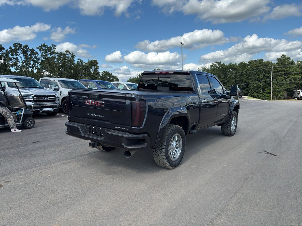 2024 GMC Sierra Denali photo 3
