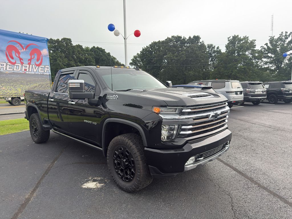 2022 Chevrolet Silverado High Country photo 3