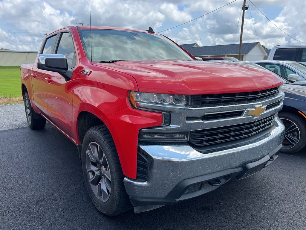 2022 Chevrolet Silverado LT photo 2