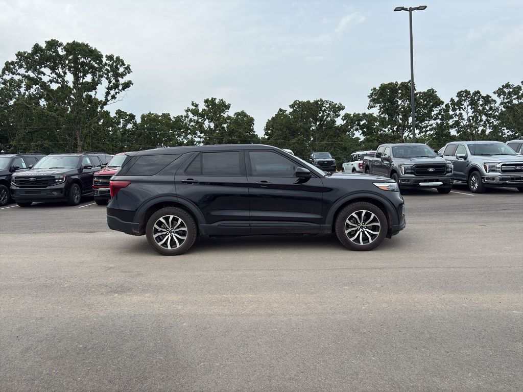 2022 Ford Explorer ST photo 5